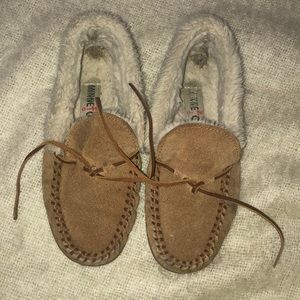 Minnetonka moccasin slippers 6 hard soles shoes